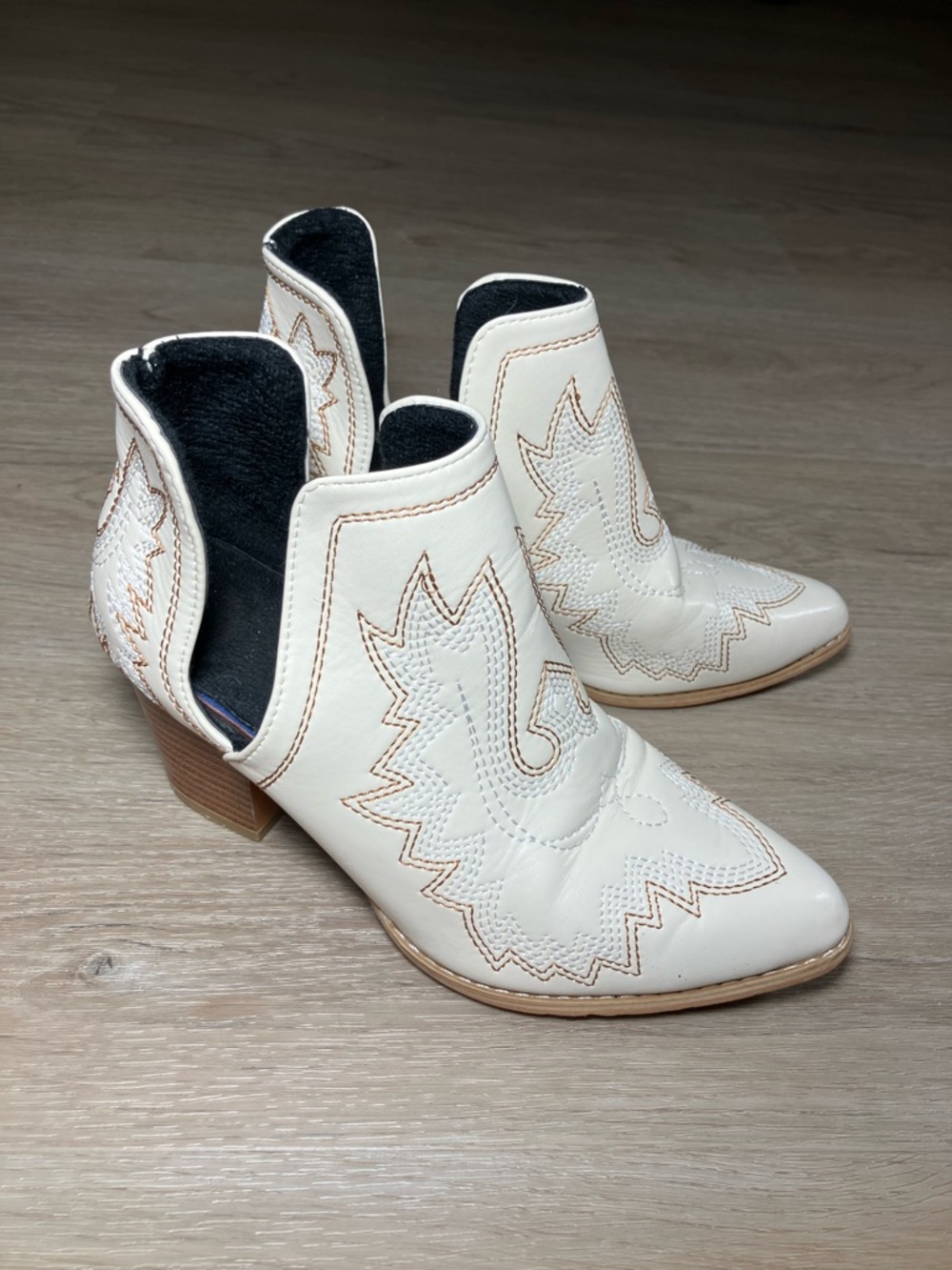 Embroidery Pointed Toe Western Ankle Boots size 35